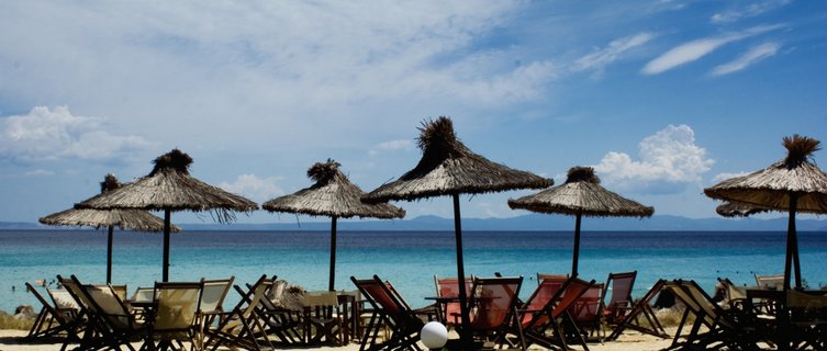Lounge around in Halkidiki's beach-side cafés